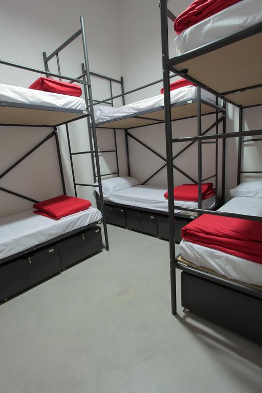 Traveller Box Hostel Sevilla Eksteriør billede