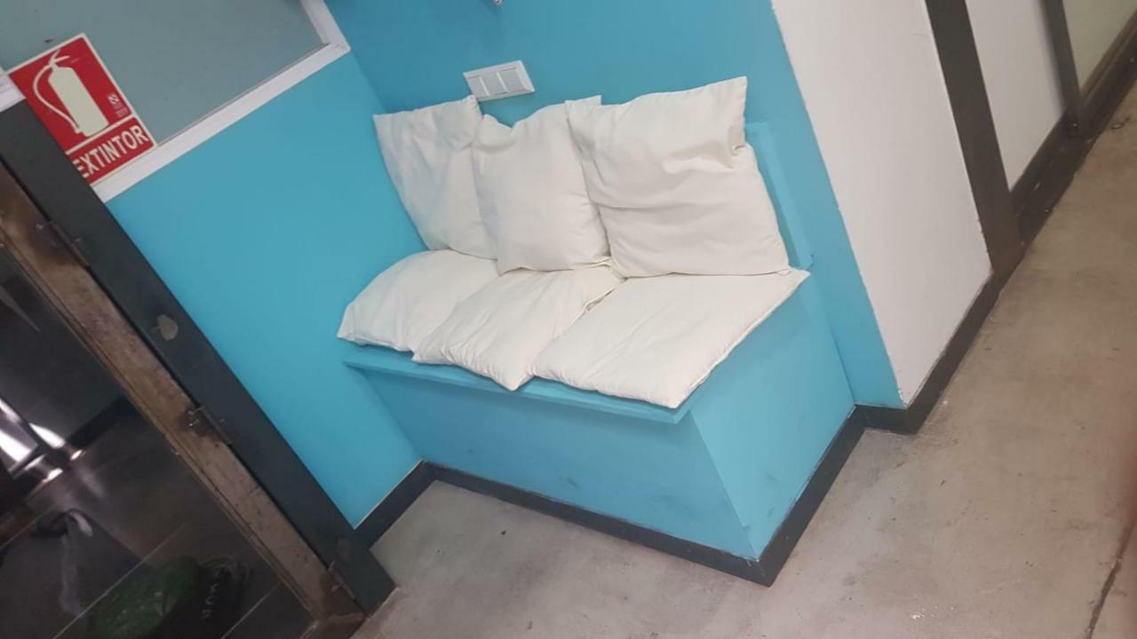 Traveller Box Hostel Sevilla Eksteriør billede